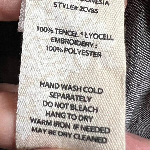 Soft Surroundings Papyrus Leaf Embroidered Button Down Chambray Shirt Size M - Picture 5 of 7